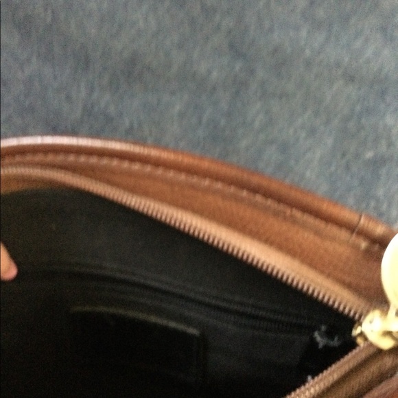 Liz Claiborne Brian leather cross body purse - Picture 6 of 6